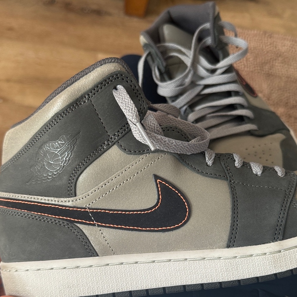 Nike Men's Gray and Black Sneakers with Orange Accents